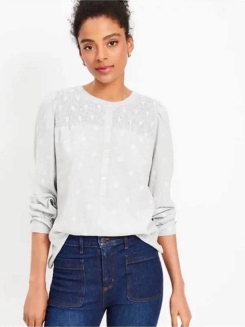 ❄️ Loft light gray/white snowflake print top. Size S. - Picture 3 of 10